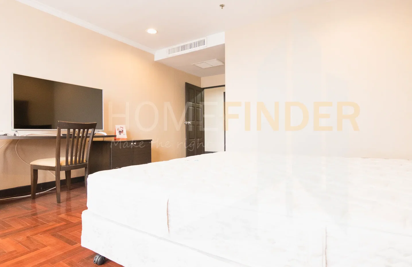picture Lake Green 2 bedrooms, for rent - 10/18