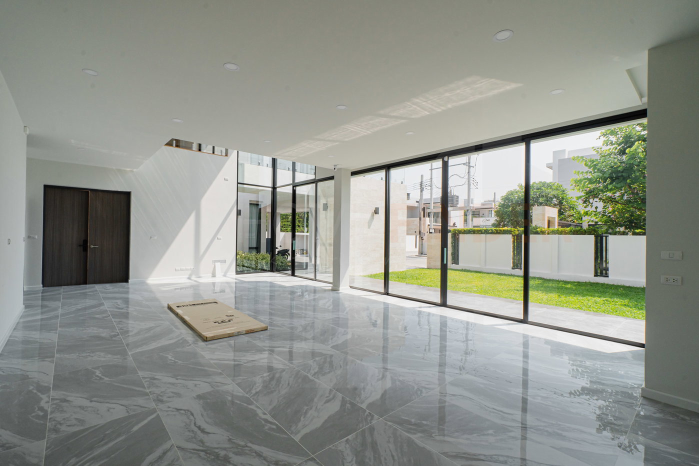 รูป The Master Ekkamai-Ramintra 4 bedrooms, for sale - รูปที่ 4/30