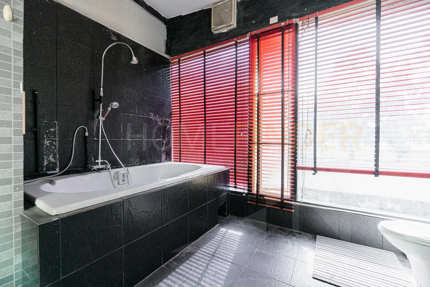 รูป House in Rama 4, Big garden, 6 parking spots 2 bedrooms, for rent - รูปที่ 9/13