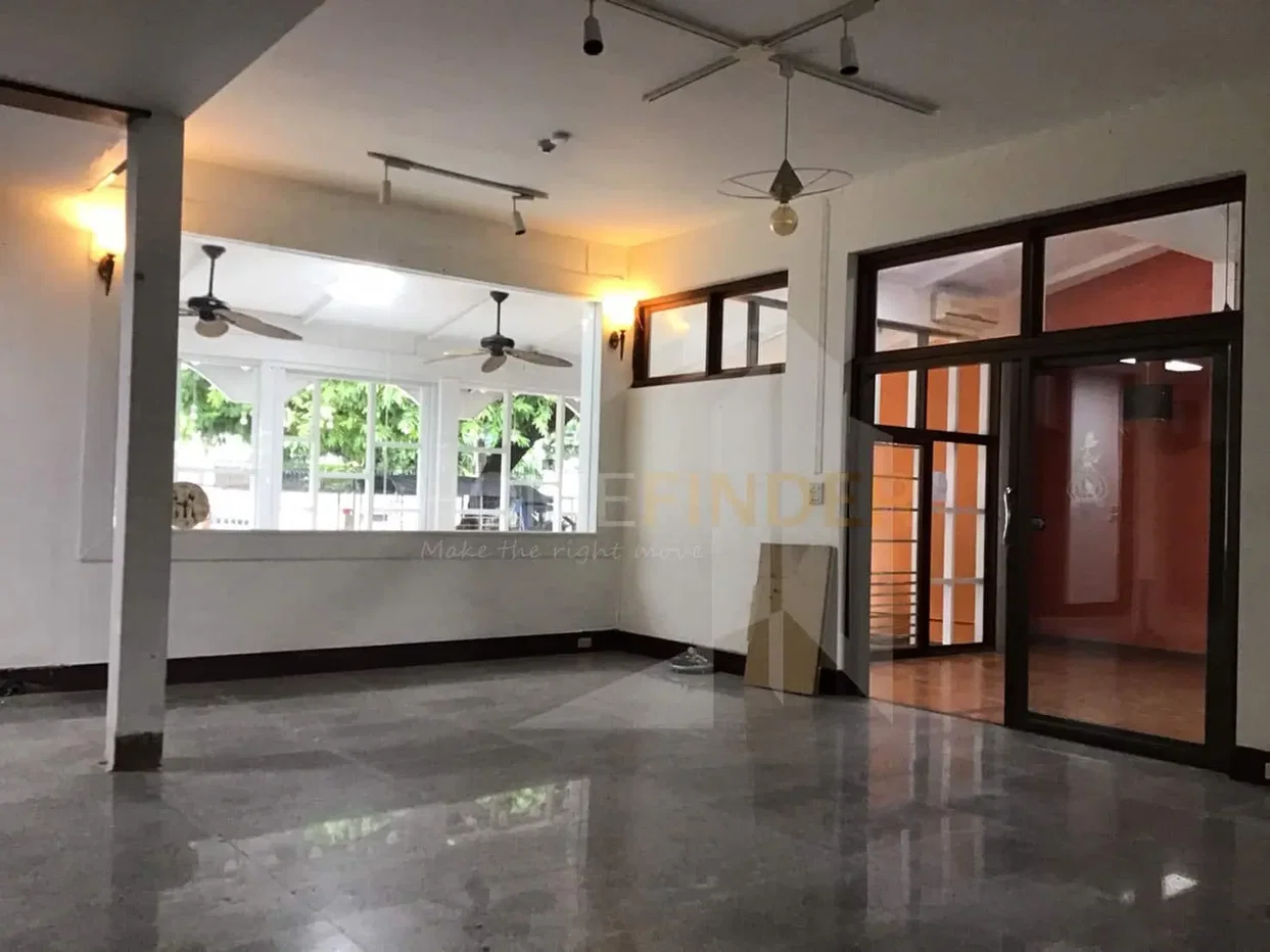 รูป House in Ekkamai soi 10 5 bedrooms, for rent - รูปที่ 2/6