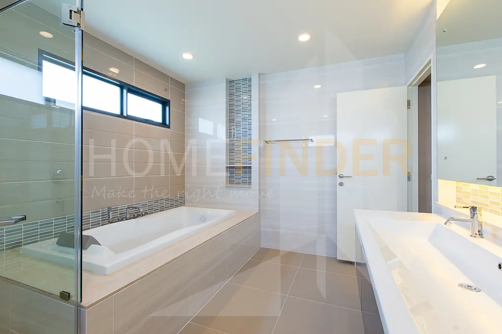 picture Setthasiri Pattanakarn 4 bedrooms, for rent - 11/12