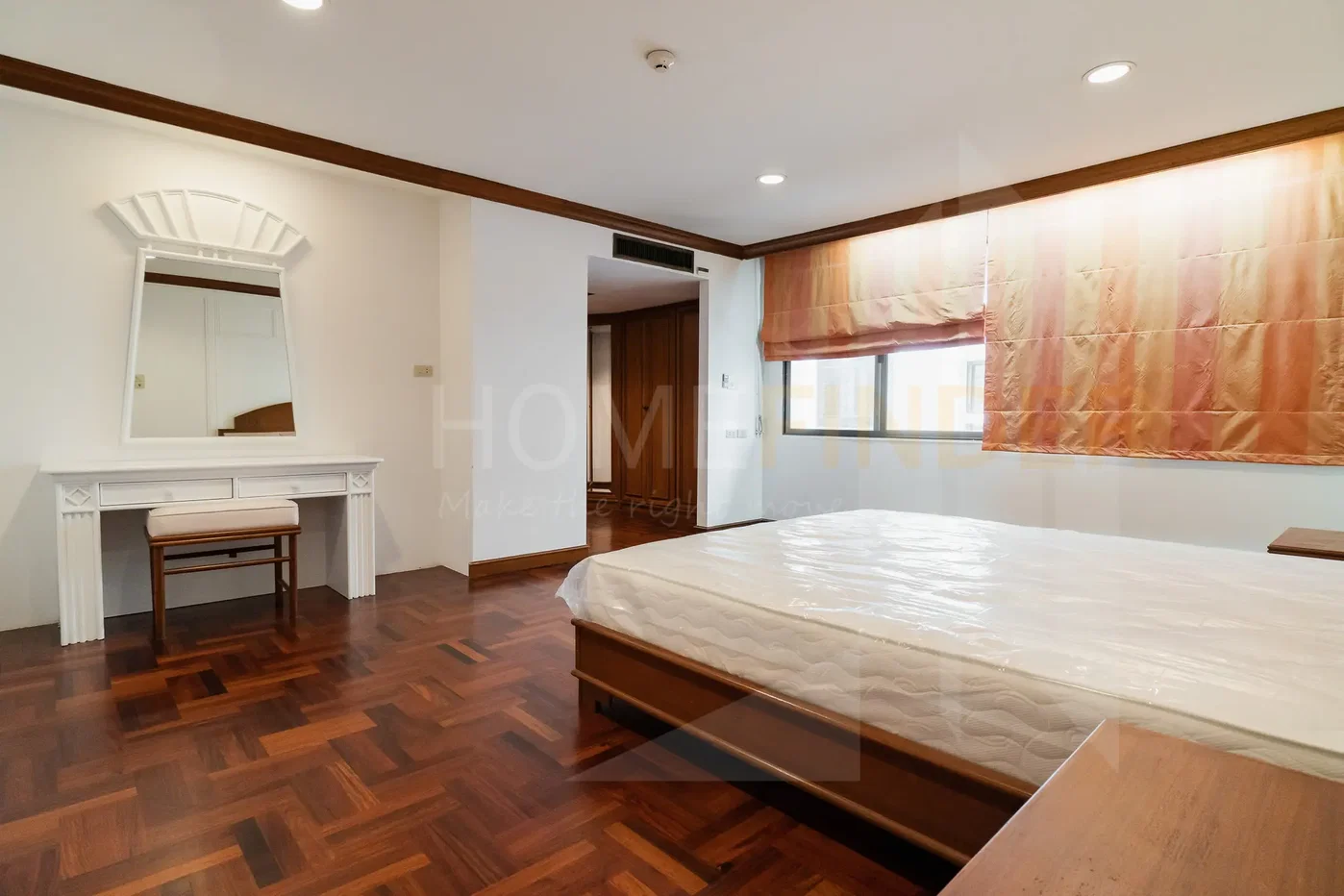 รูป Sethiwan Palace Sukhumvit 4 3 bedrooms, for rent - รูปที่ 10/27