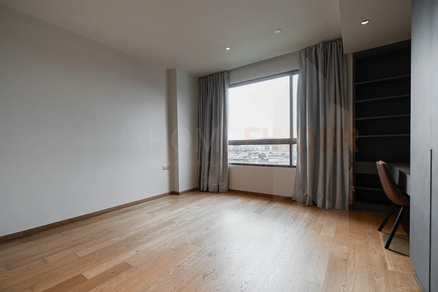 picture Supreme Legend Condominium 2 bedrooms, for sale - 6/13
