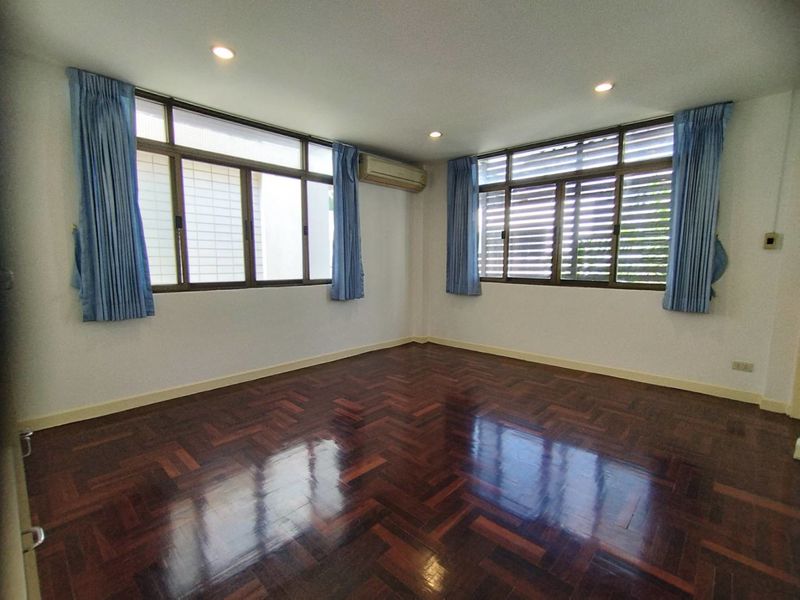 รูป House in Sukhumvit 31 4 bedrooms, for rent - รูปที่ 8/16