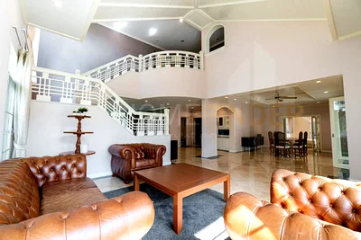 เช่าบ้านเดี่ยว วิทยาลัยพณิชยการบางนา : Nantawan Srinakarin, 5 Bedrooms, Big garden and parking spots 5 bedrooms, for rent