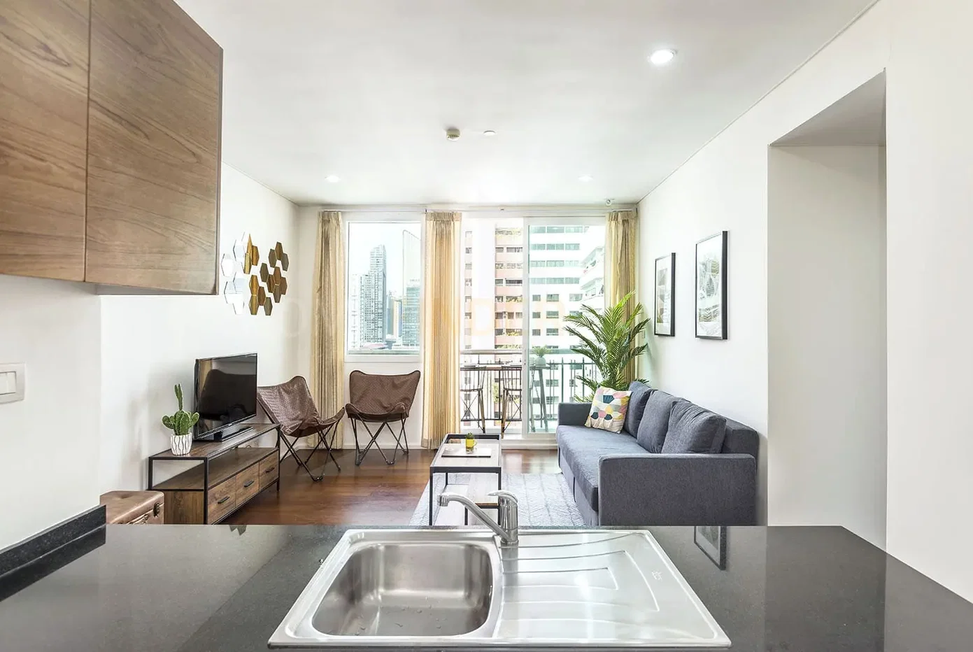 picture Wind Sukhumvit 23 2 bedrooms, for sale - 1/12