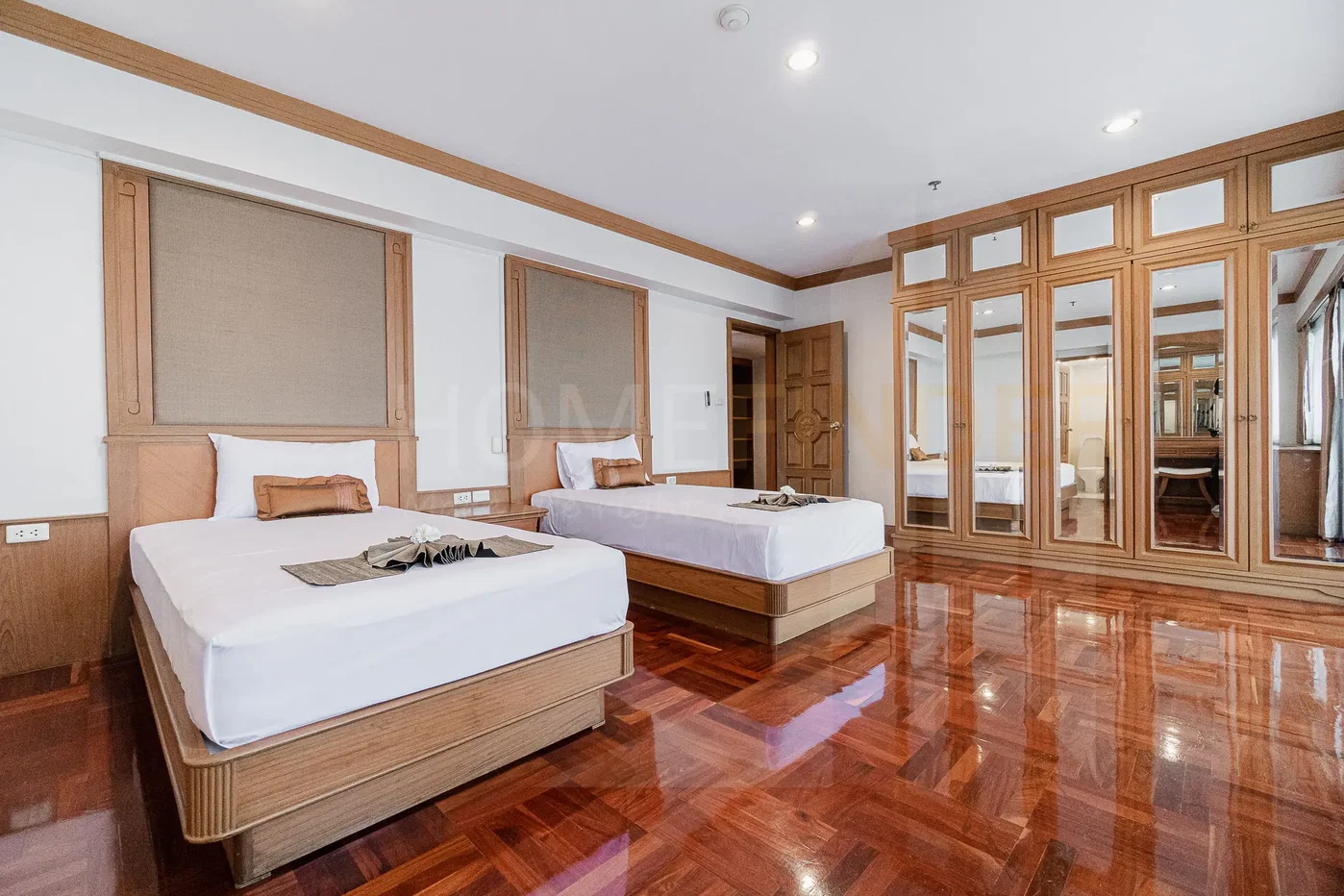 picture Centre Point Residence Phromphong Bangkok 4 bedrooms, for rent - 6/17
