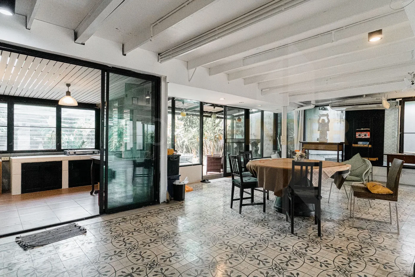 รูป House in Rama 4, Big garden, 6 parking spots 2 bedrooms, for rent - รูปที่ 1/13