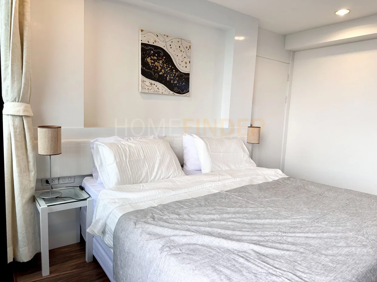 picture The Royal Place 1 1 bedroom, for rent - 5/9