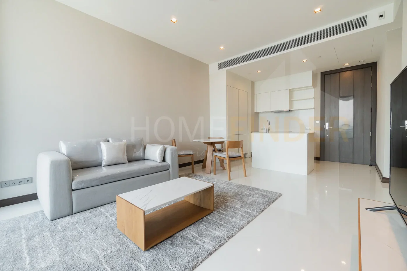 picture Q 1 Sukhumvit 2 bedrooms, for rent - 1/10