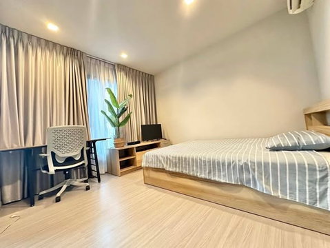 Studio | 1Bath | MRT Phetchaburi | 28sqm | THB 14,000/mo | Fl.39 — Life Asoke Rama 9 Bangkok