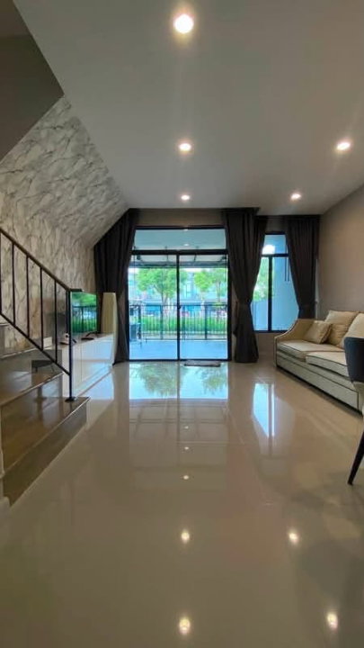 รูป ทาวน์โฮมให้เช่า : เวิร์ฟ พระราม 9 - 2 ห้องนอน 2 ห้องน้ำ | ใกล้ Nirvana PORCH - รูปที่ 3/10