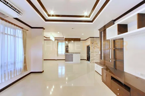 House Sukhumvit 63 4 bedrooms, for rent