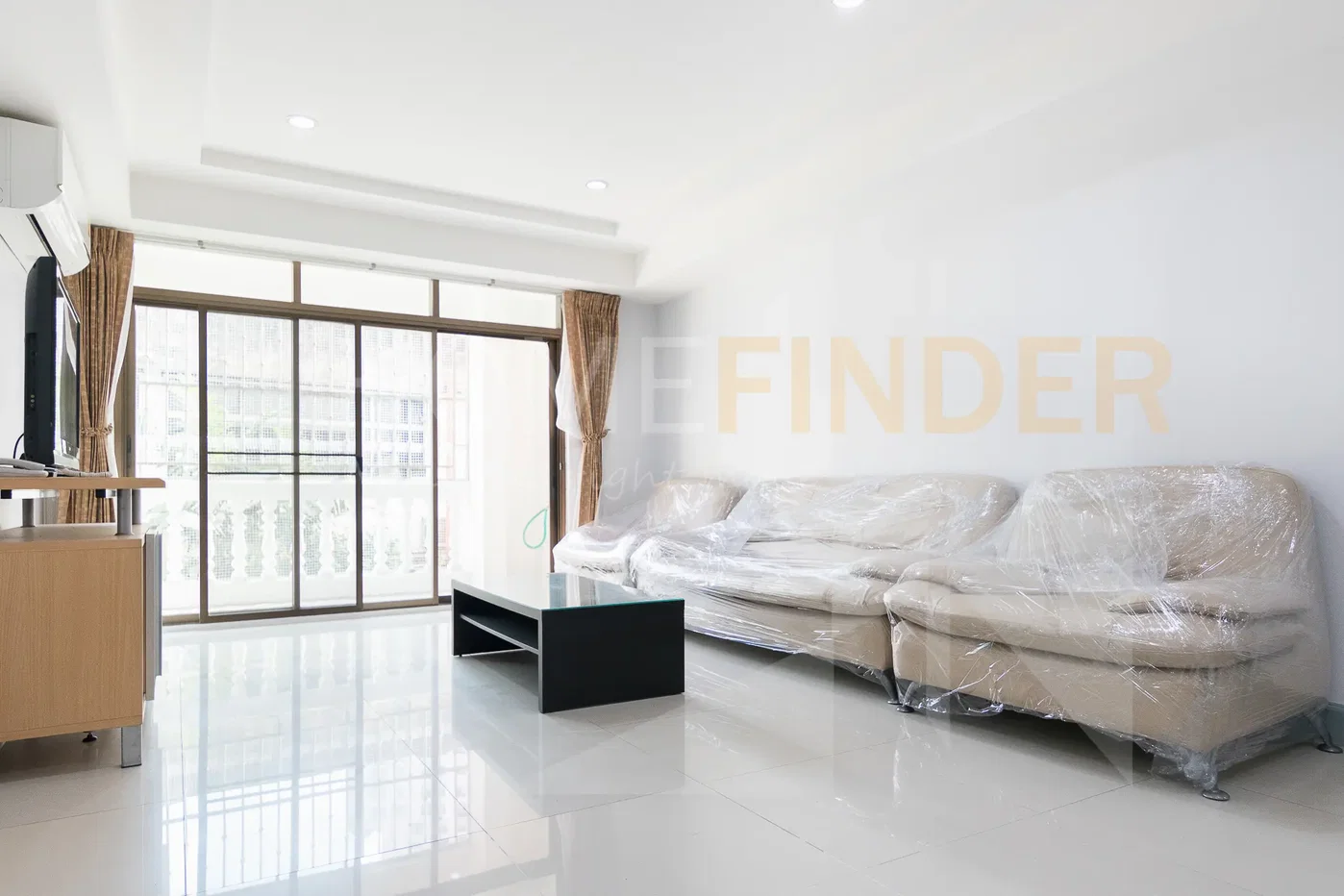 picture Royal Castle 3 bedrooms, for rent - 2/13