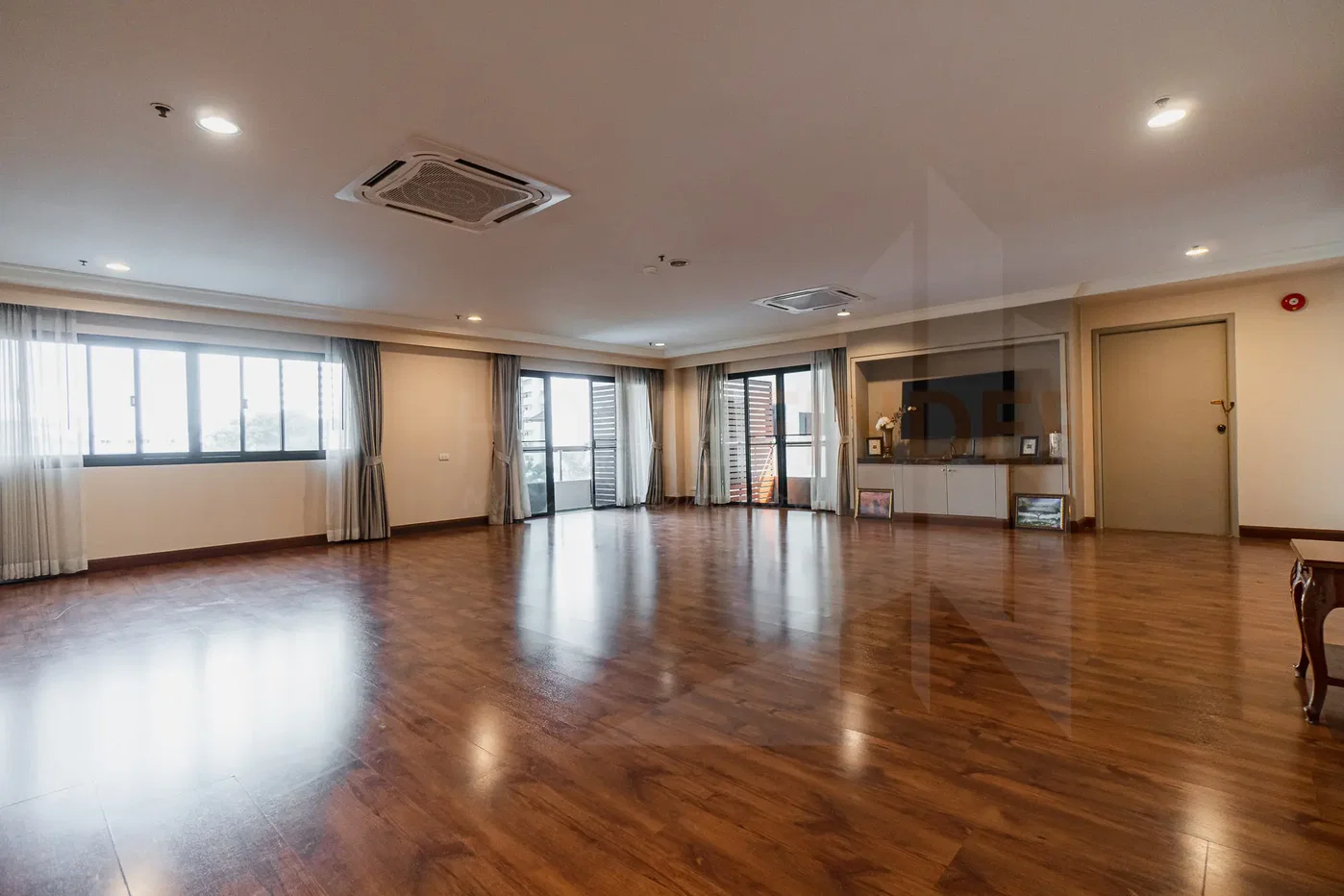 รูป G.P. Grande Tower 3 ห้องนอน ให้เช่า - รูปที่ 2/20