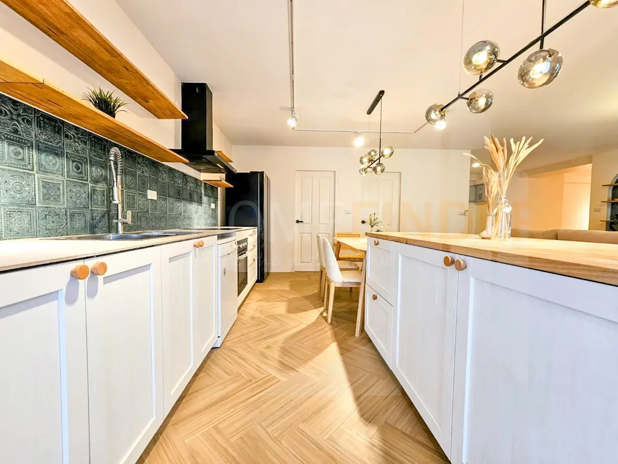 picture Saranjai Mansion 3 bedrooms, for rent - 8/9
