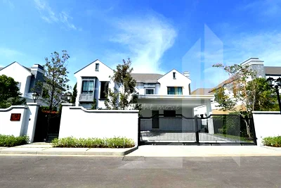 Houses for rent Bangkok : NANTAWAN RAMA 9 New Krungthepkreetha 4 bedrooms, for rent