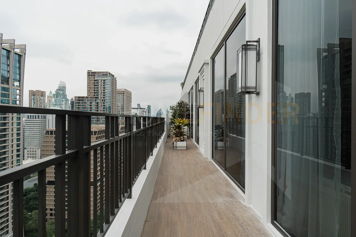 picture Muniq Langsuan 3 bedrooms, for rent - 9/10