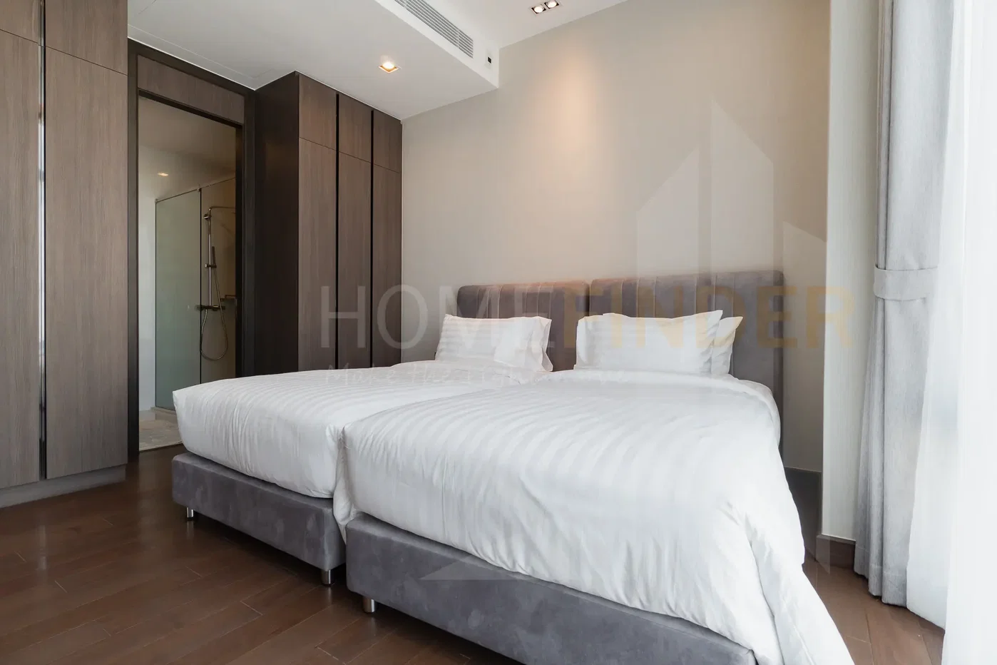 picture Q 1 Sukhumvit 3 bedrooms, for rent - 13/26