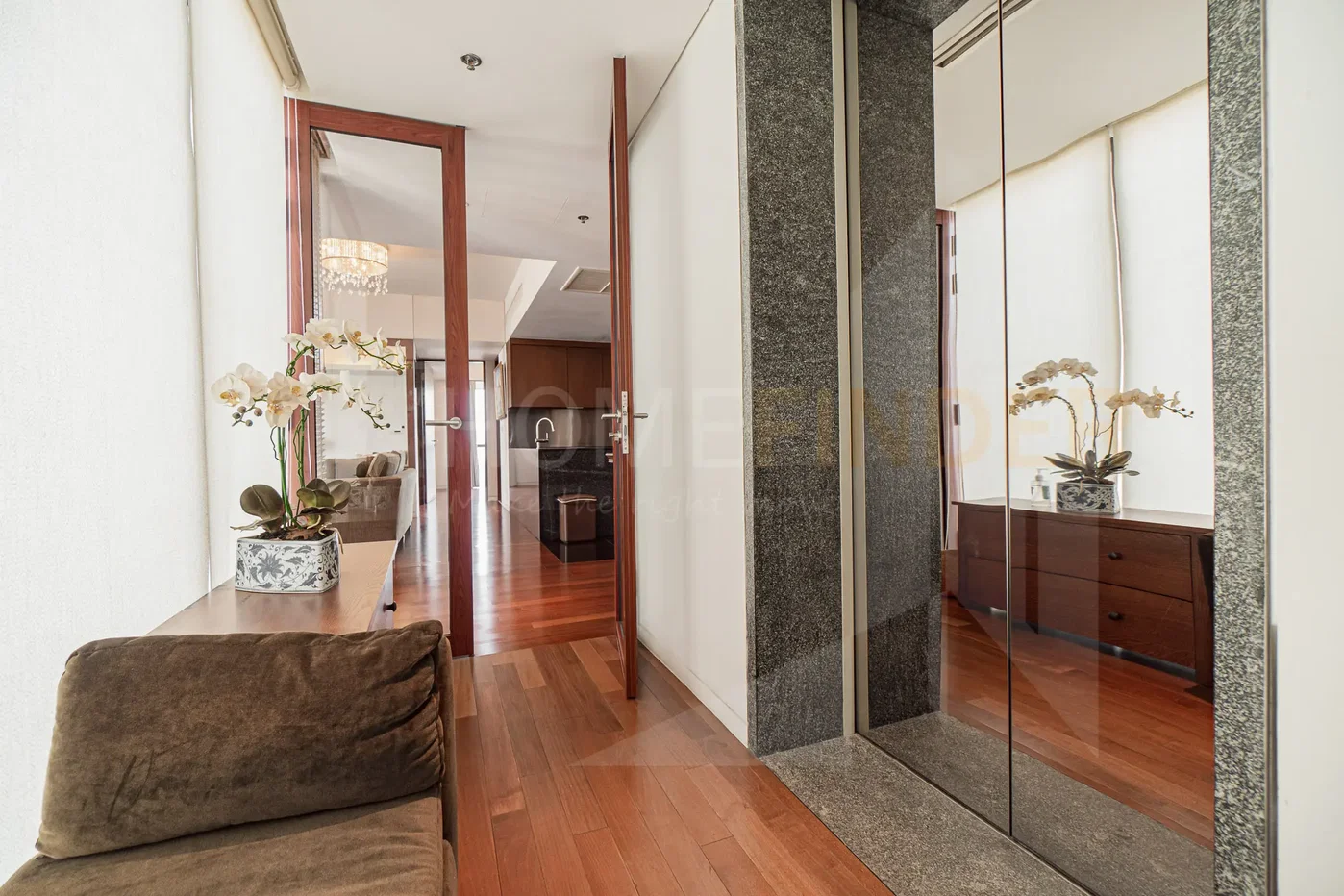 picture Hansar Rajdamri 2 bedrooms, for rent - 4/10