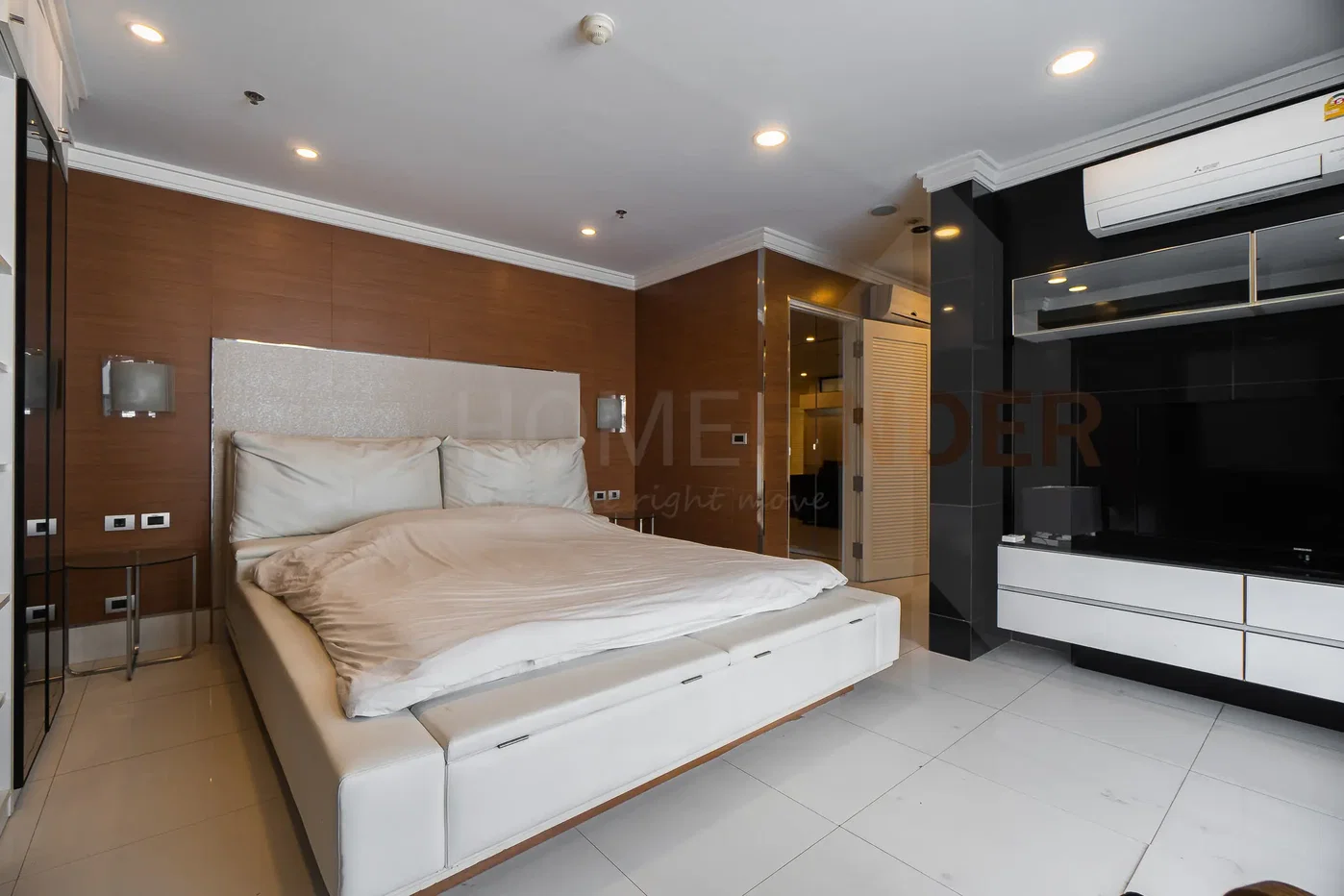 picture Master Centrium Condominium 2 bedrooms, for rent - 8/11