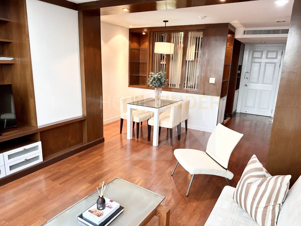 picture The Royal Place 1 1 bedroom, for rent - 4/9