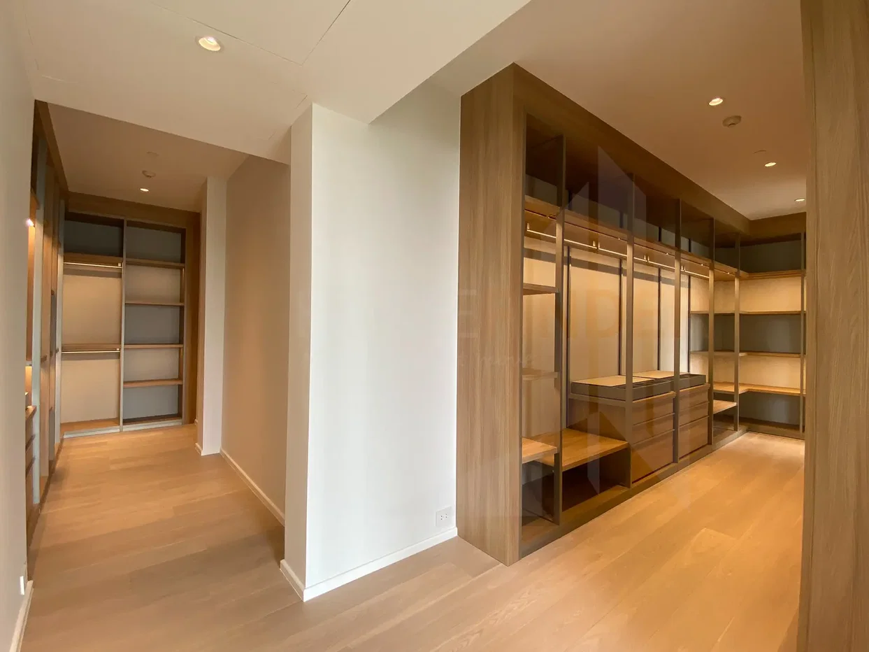 รูป A luxurious modern minimalist-style 4 bedrooms, for sale - รูปที่ 21/30