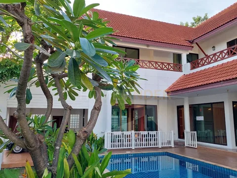 House at soi Soonvijai 4 Bedrooms, 5 Bathroom, 2 storey, with pool, Unfurnished 4 bedrooms, for rent