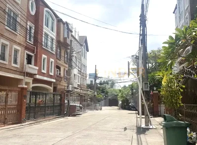 เช่าทาวน์โฮม การไฟฟ้านครหลวง สำนักงานใหญ่ : Yenakard Residence 4 bedrooms, for rent