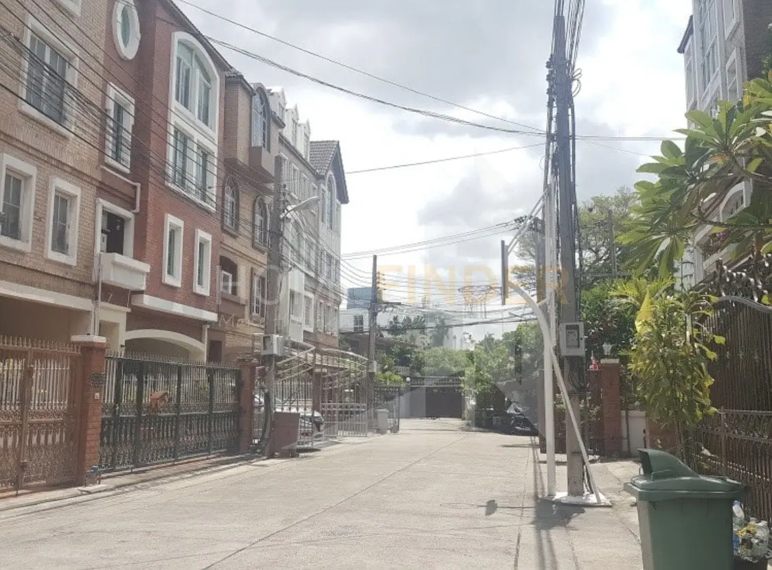 รูป Yenakard Residence 4 bedrooms, for rent - รูปที่ 1/4