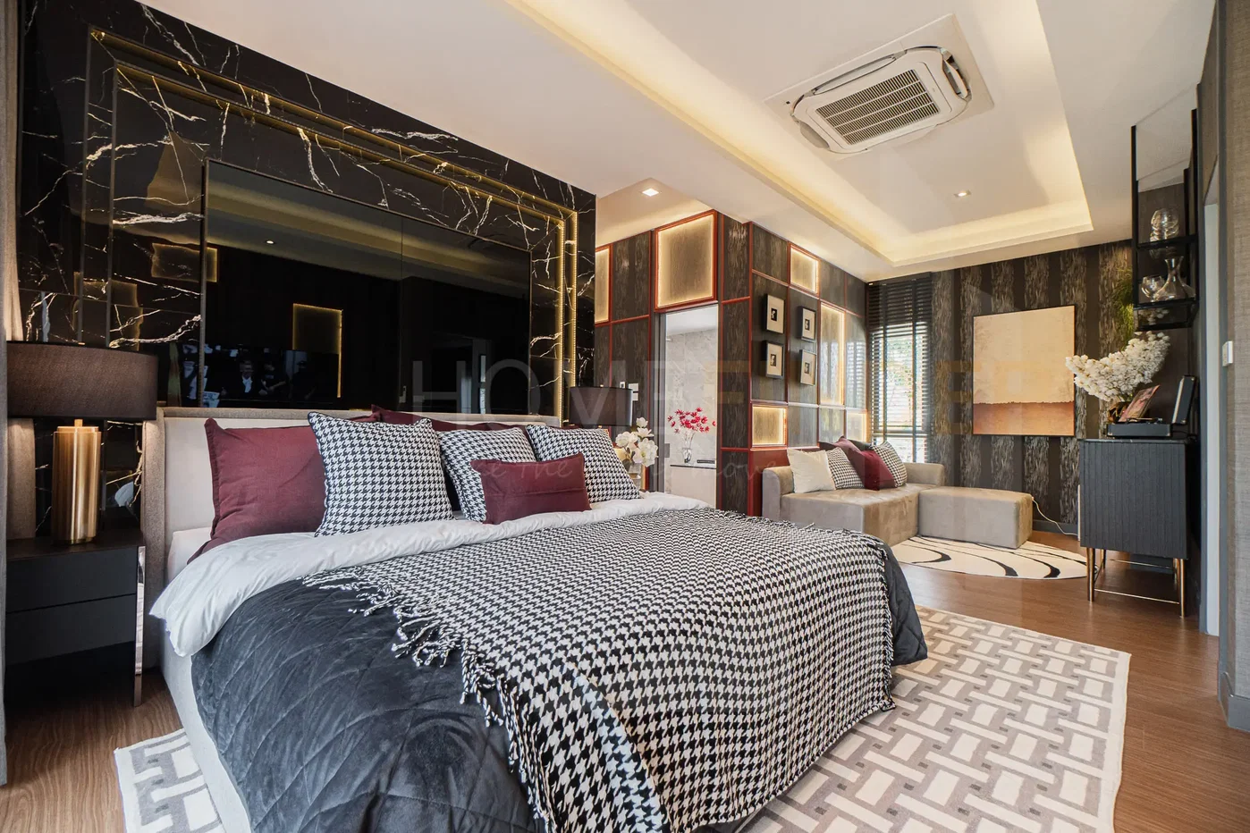 picture Venue ID Motorway-Rama 9 5 bedrooms, for sale - 6/11