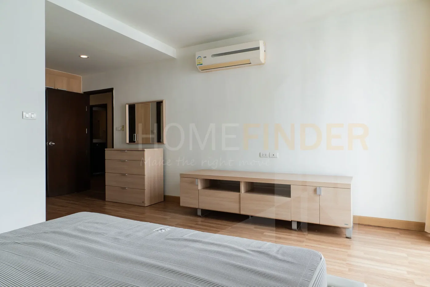picture Y.O. Place 3 bedrooms, for rent - 7/16