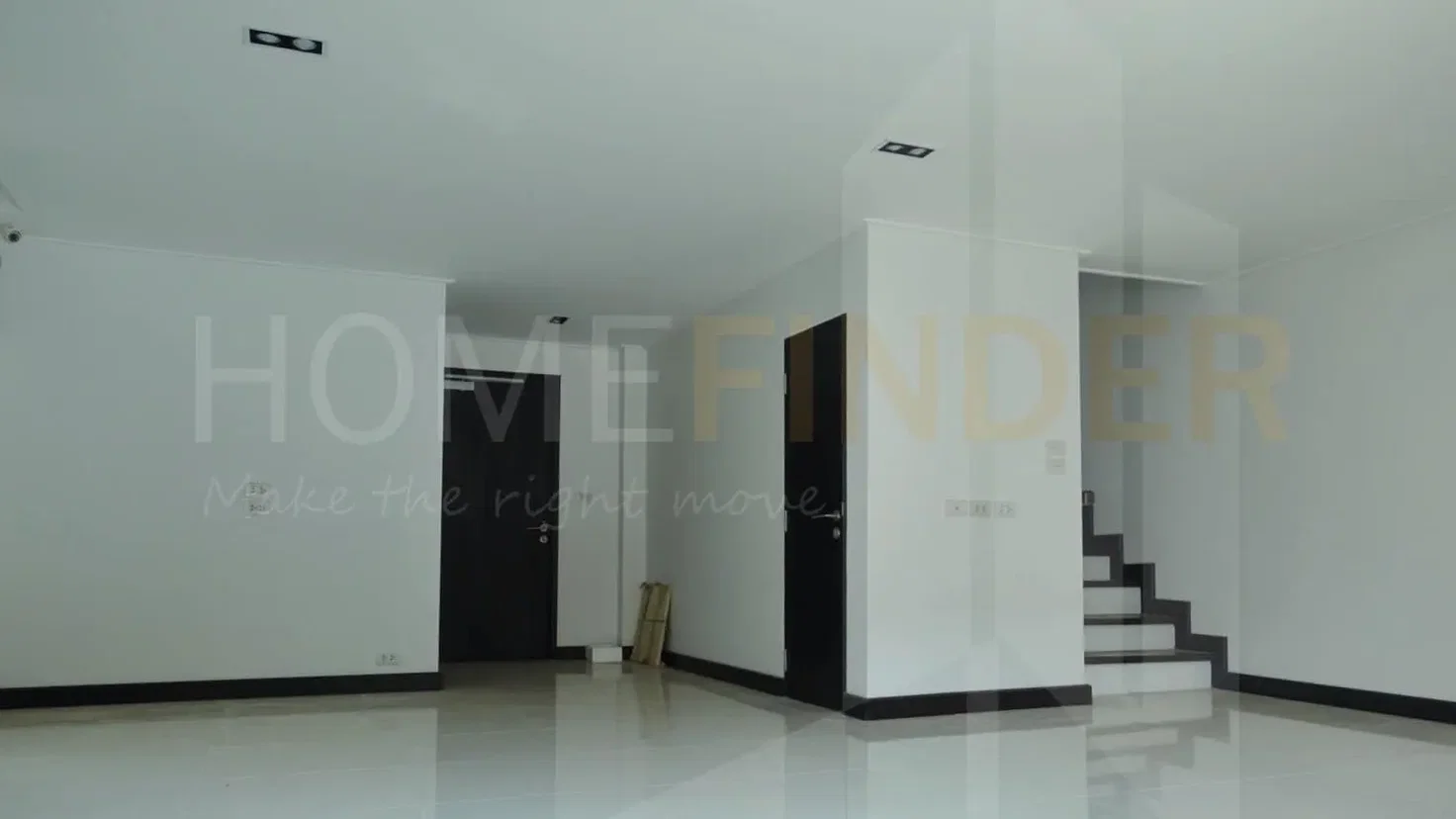 รูป Townhouse Soi Narathiwas 4 bedrooms, for rent - รูปที่ 2/10