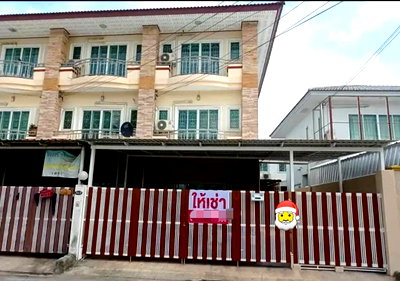 เช่าทาวน์โฮม เดอะ คริสตัล : 🏡✨ ให้เช่า ทาวน์โฮม 3 ชั้น หลังริม ลาดพร้าว 101 4 ห้องนอน 3 ห้องน้ำ เนื้อที่ใหญ่ 35 ตร.วา จอดรถ 3 คัน ทำเลลาดพร้าว 101