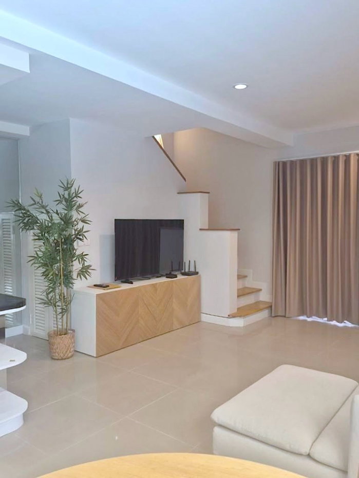 รูป 🐶🐱ทาวน์โฮมหลังมุม : The Metro พระราม 9 *Ready to move* | Pet Friendly  - รูปที่ 2/10