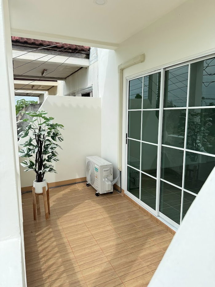 รูป  ทาวน์โฮม 2 ชั้น รีโนเวทใหม่ทั้งหลัง ทำเลทองกลางเมืองขอนแก่น พร้อมอยู่! - รูปที่ 8/16