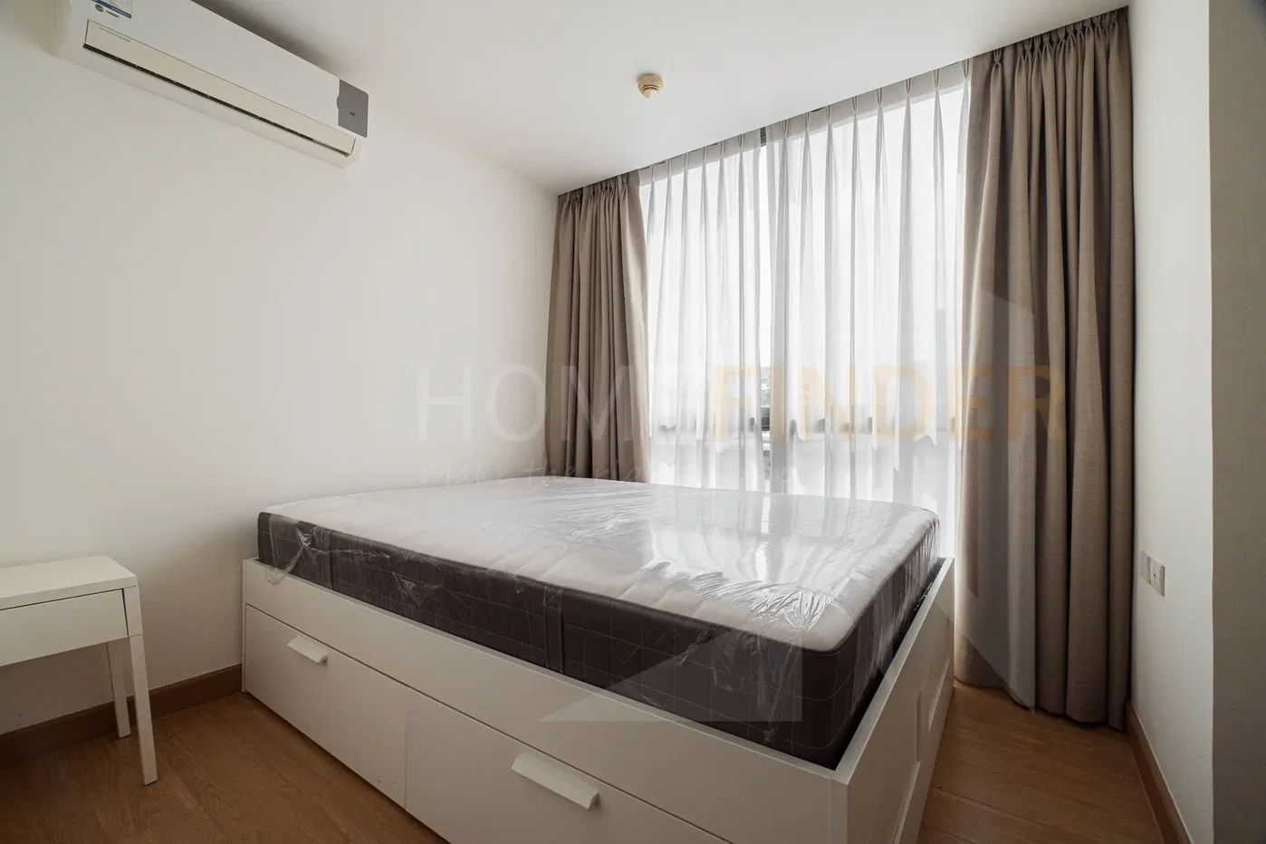 picture Downtown 49 3 bedrooms, for sale - 4/9