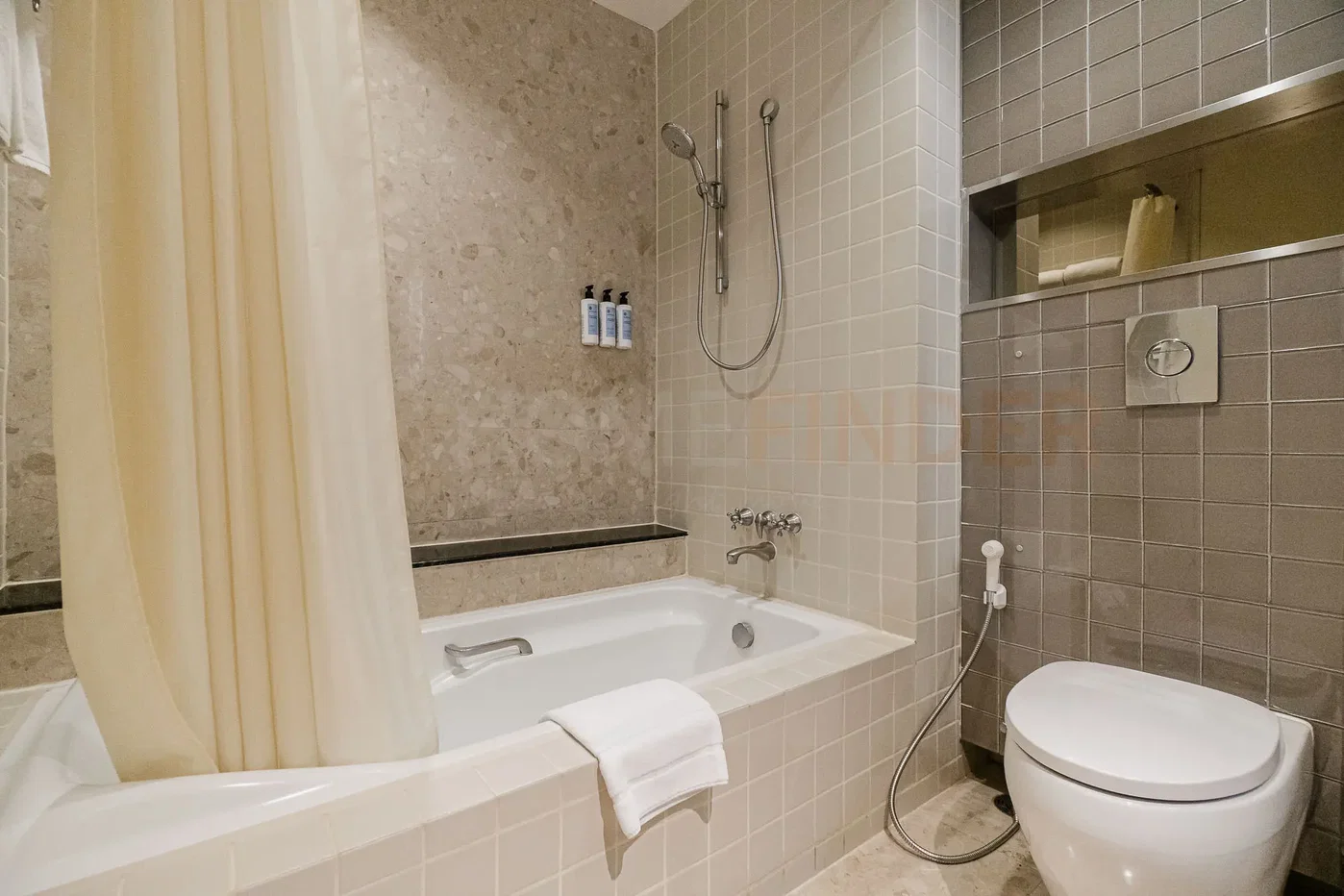 picture Emporium Suites by Chatrium 1 bedroom, for rent - 8/9