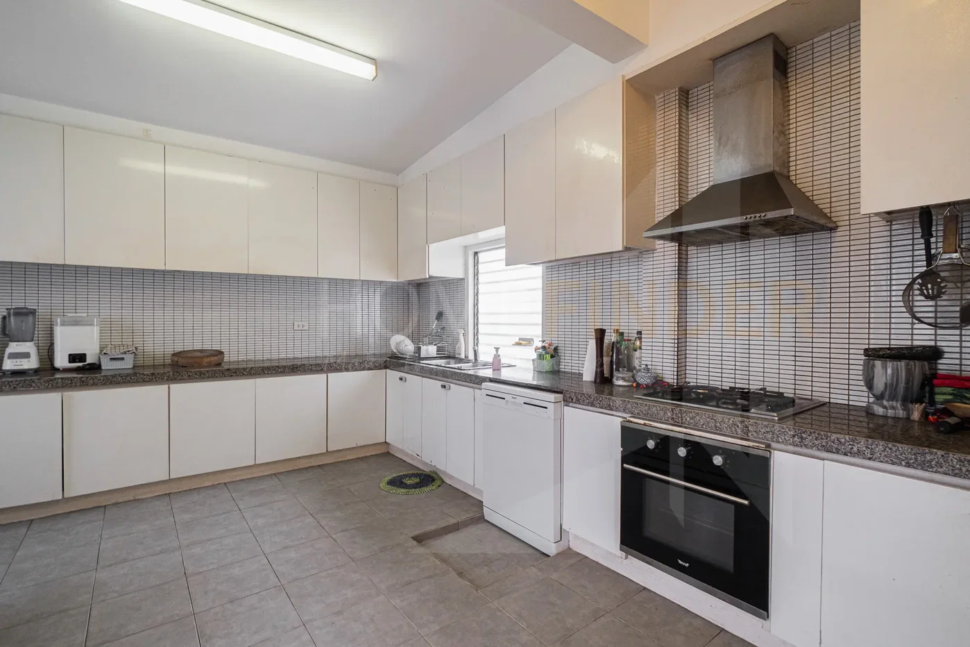 รูป House at Ekkamai 20 4 bedrooms, for rent - รูปที่ 11/13
