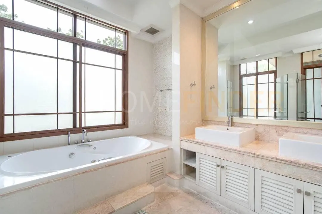 picture Super Luxury house Prime Sukhumvit 67 1 bedroom, for rent - 10/15