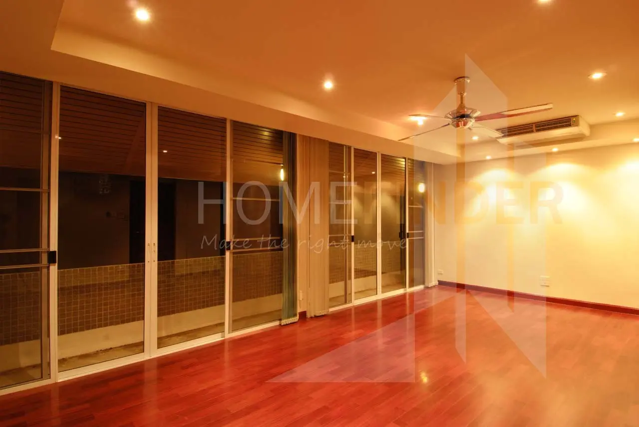 picture Single House with private pool in Thong Lor 4 bedrooms, for rent - 4/8