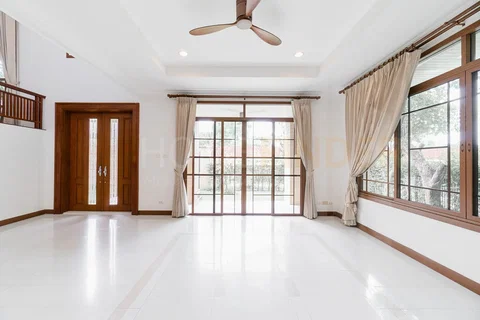 รูปภาพ Narasiri Pattanakarn, Bangkok 5 bedroom house with big Big Garden 5 bedrooms, for rent