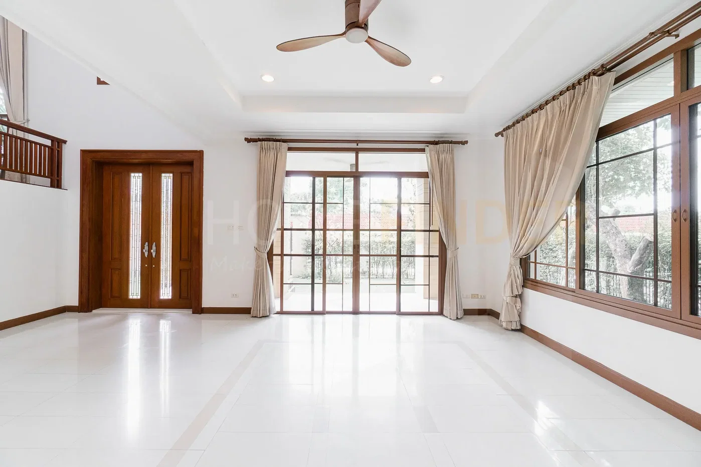 รูป Narasiri Pattanakarn, Bangkok 5 bedroom house with big Big Garden 5 bedrooms, for rent - รูปที่ 1/22