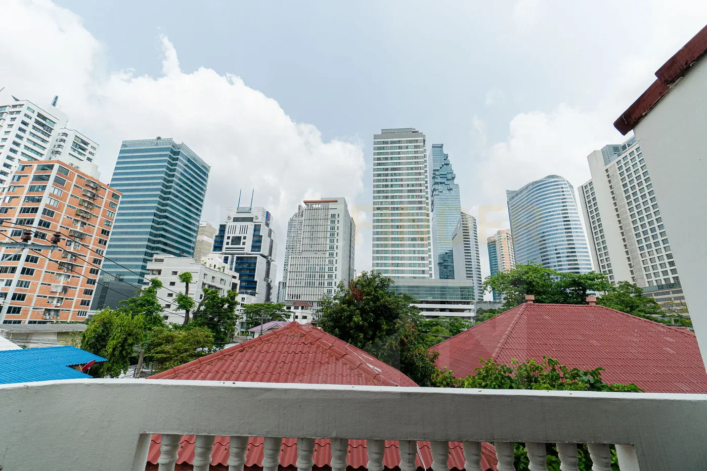 รูป Townhouse near Saint Luis Hospital 5 bedrooms, for rent - รูปที่ 22/23