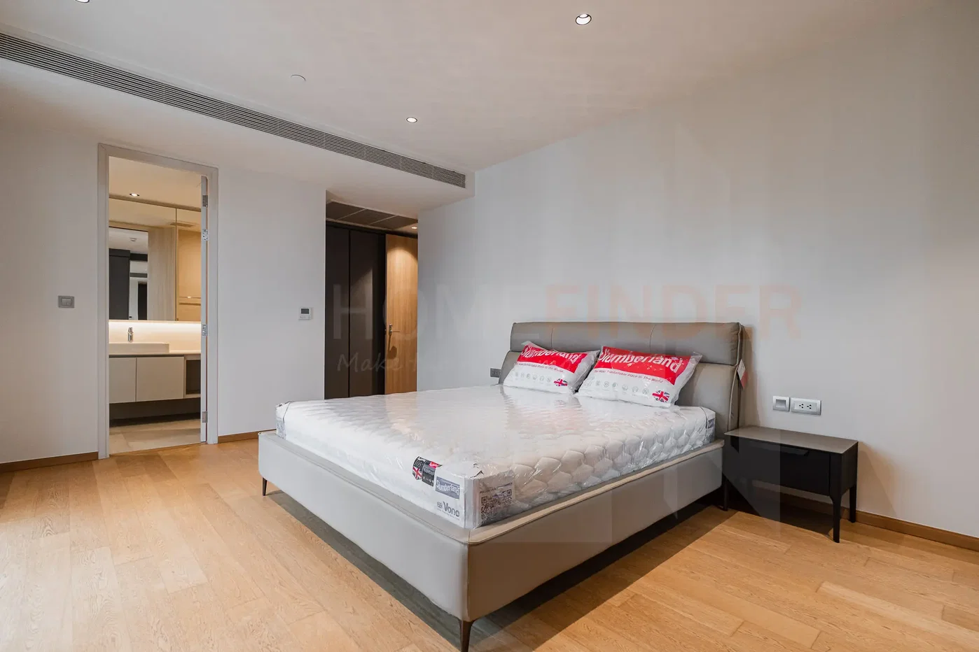 picture Supreme Legend Condominium 2 bedrooms, for sale - 2/13