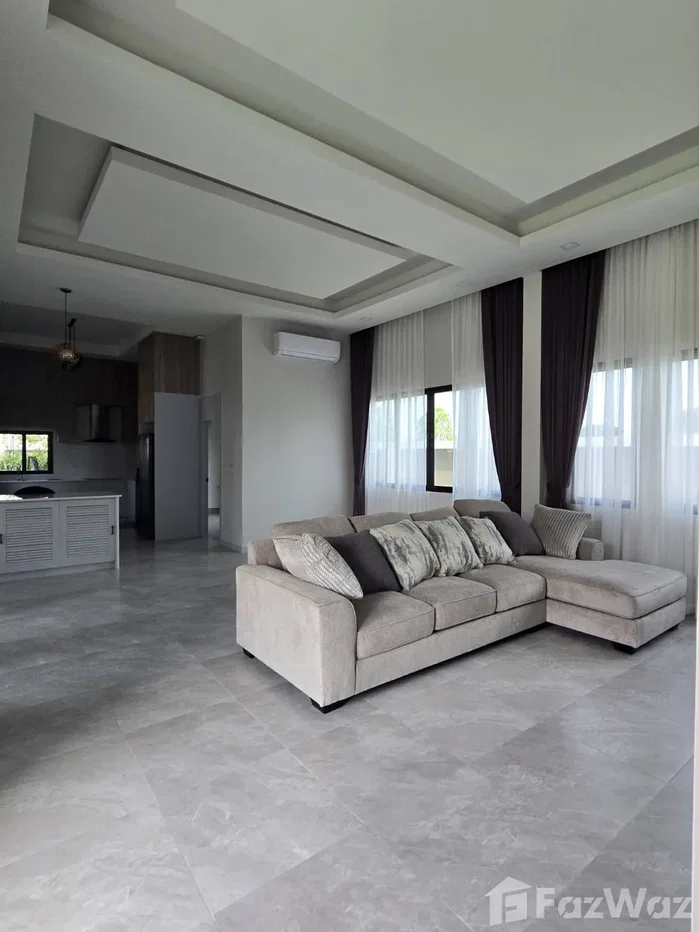 picture Large Family Home Within a Quiet Neighborhood 6714629 - 3/5