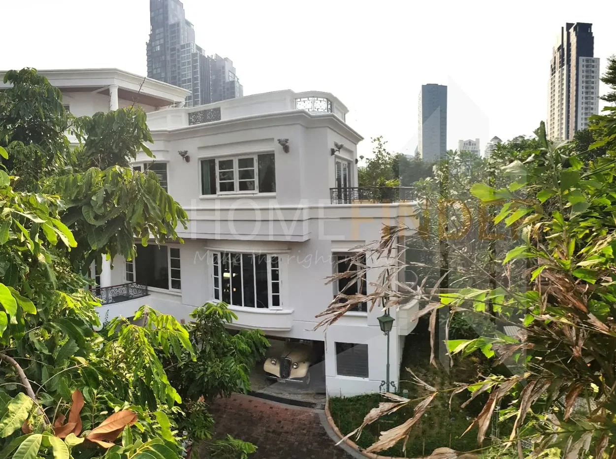 รูป House Sukhumvit 61 with English Garden, Pool, 2 Parking Spots 5 bedrooms, for rent - รูปที่ 11/11