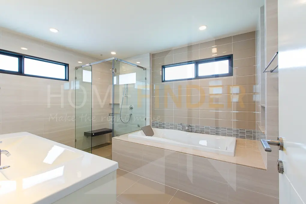 picture Setthasiri Pattanakarn 4 bedrooms, for rent - 10/12