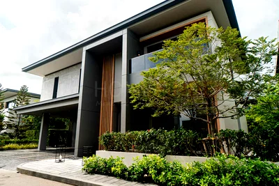 Houses for sale Samut Prakarn : Lake Legend Bangna-Suvarnabhumi 4 bedrooms, for sale