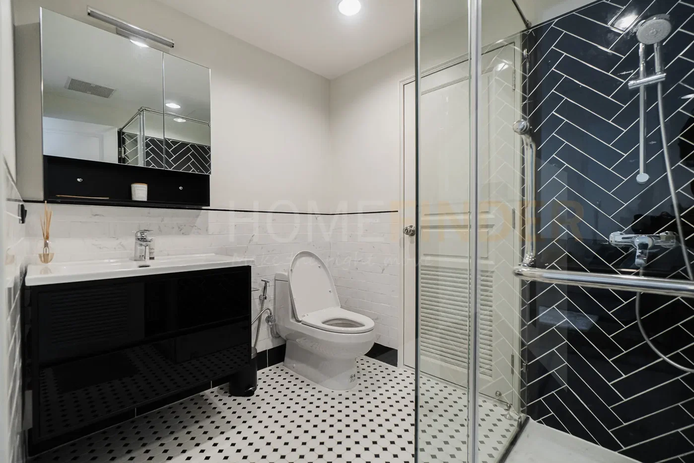 picture Icon III 2 bedrooms, for rent - 8/12